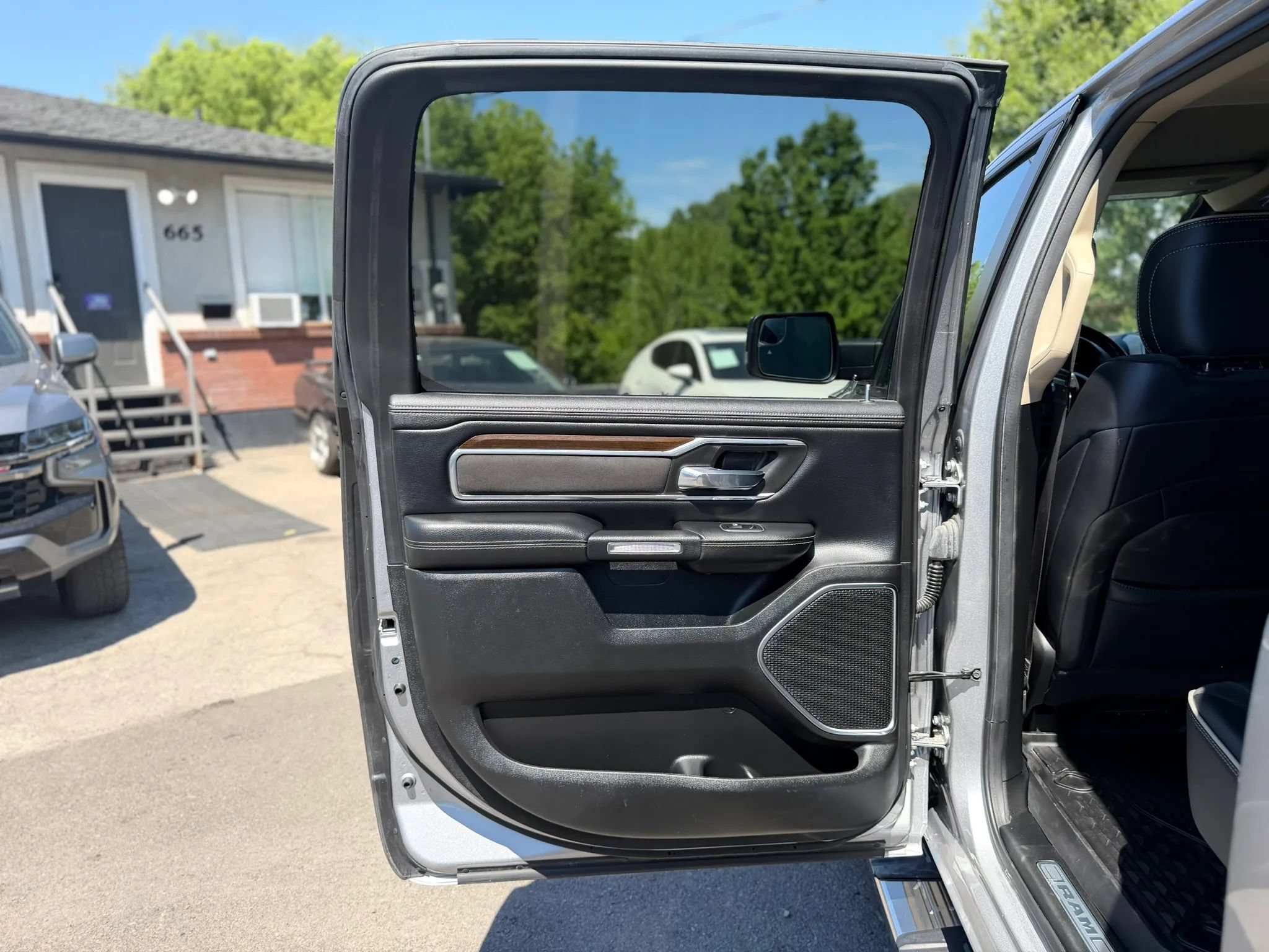 Used 2021 RAM 1500 Laramie AWD/4WD image 28
