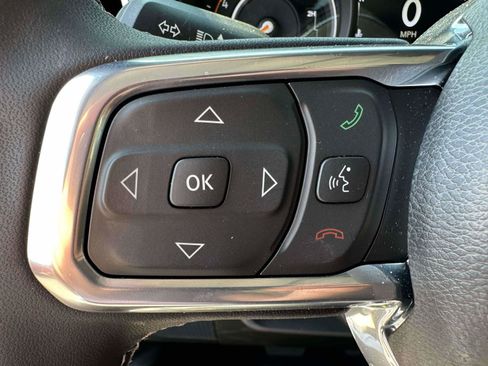 Used 2025 Jeep Wrangler Unlimited Sahara AWD/4WD image 20