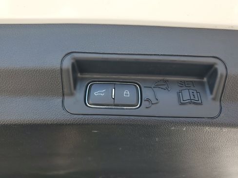 Used 2020 Ford Explorer Platinum w/ Premium Technology Package image 19