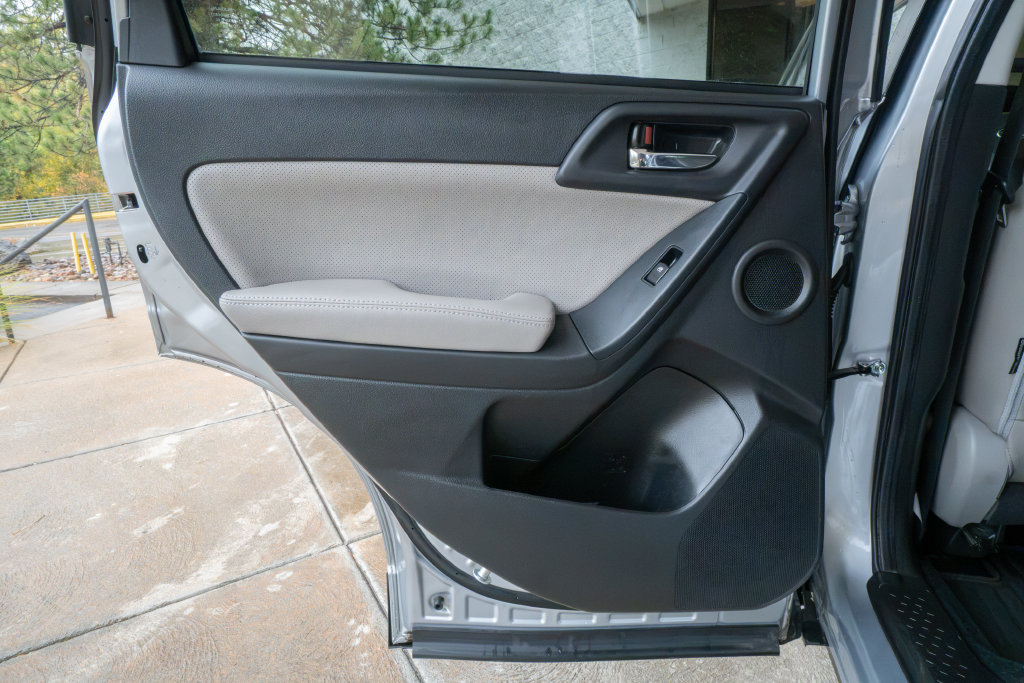 Used 2015 Subaru Forester 2.5i Touring w/ Eyesight & Navigation System AWD/4WD image 15