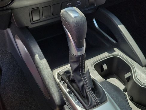 Used 2022 Nissan Frontier SV RWD image 9