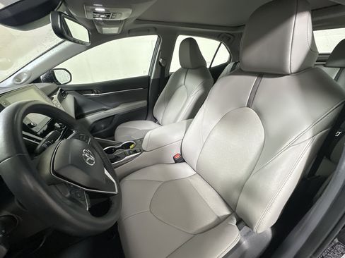 Used 2023 Toyota Camry XLE image 9