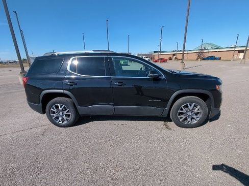 Used 2023 GMC Acadia SLT w/ Technology Package image 2