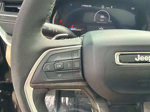 Used 2025 Jeep Grand Cherokee Limited w/ Luxury Tech Group II AWD/4WD image 29