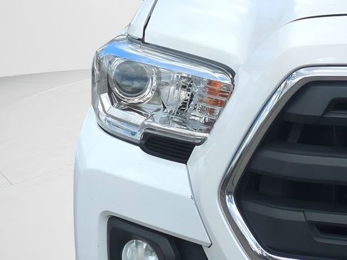 Certified 2016 Toyota Tacoma SR5 w/ Towing Package image 10