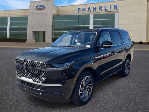 New 2025 Lincoln Navigator Reserve image 3