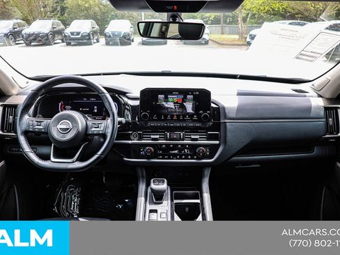 Used 2024 Nissan Pathfinder Platinum FWD image 22