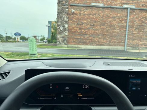 Used 2025 Kia K4 FWD image 32