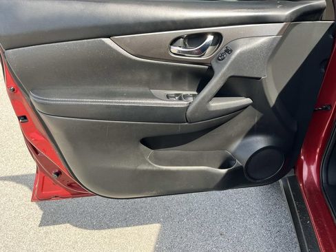 Used 2015 Nissan Rogue S AWD/4WD image 25