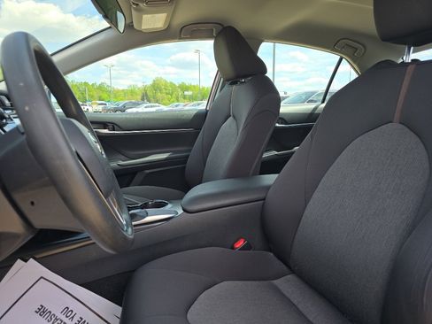 Used 2020 Toyota Camry LE image 19