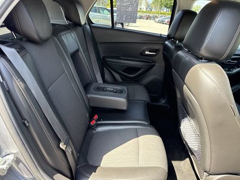 Used 2019 Chevrolet Trax LT w/ LT Convenience Package FWD image 24