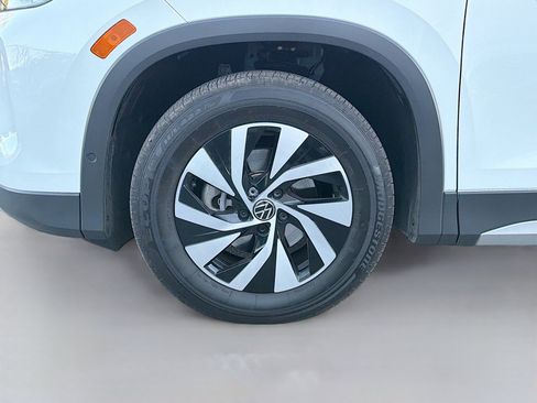 Used 2025 Volkswagen Tiguan S image 40