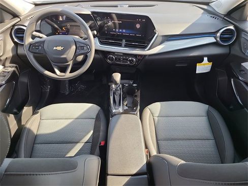 New 2026 Chevrolet Trax LT image 12