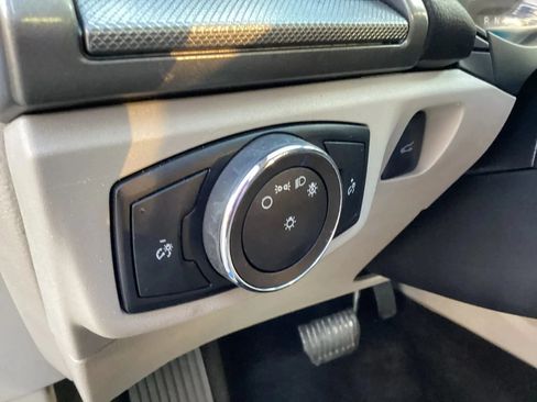 Used 2018 Ford Fusion SE FWD image 27