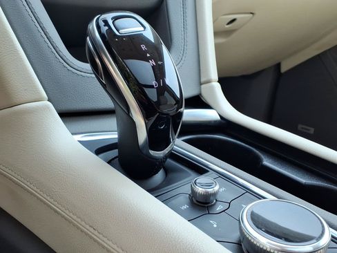 Used 2021 Cadillac XT6 Premium Luxury FWD image 11