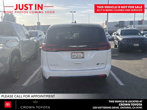 Used 2024 Chrysler Pacifica Limited FWD image 5