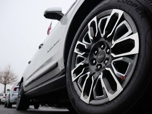 Used 2023 GMC Yukon XL Denali Ultimate image 8