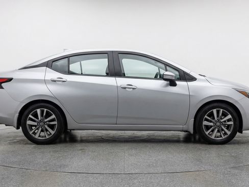 Used 2025 Nissan Versa SV image 11