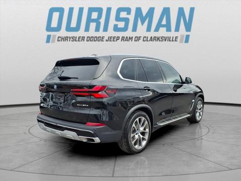 Used 2025 BMW X5 xDrive50e image 3