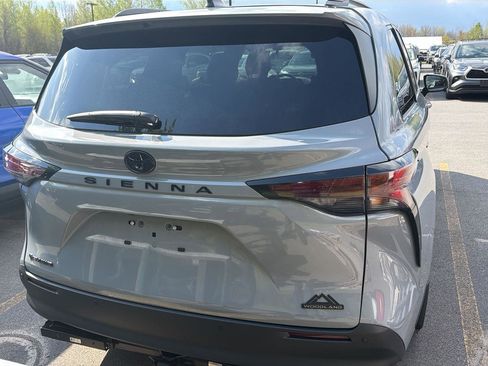 Used 2026 Toyota Sienna XLE Woodland Edition AWD/4WD image 8