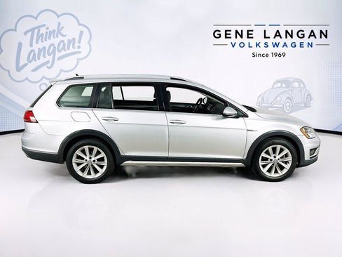 Used 2017 Volkswagen Golf Alltrack S AWD/4WD image 4