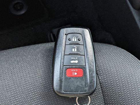 Used 2021 Toyota Corolla LE image 24