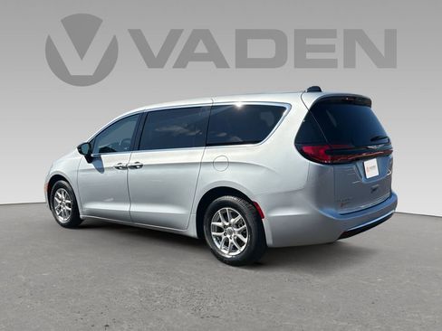 Used 2024 Chrysler Pacifica Touring-L image 20