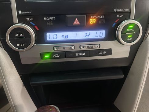 Used 2014 Toyota Camry XLE FWD image 21
