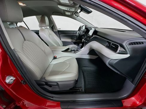 Used 2021 Toyota Camry SE FWD image 29