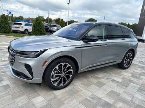 New 2025 Lincoln Nautilus Reserve image 5