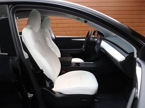 Used 2023 Tesla Model Y Performance image 33