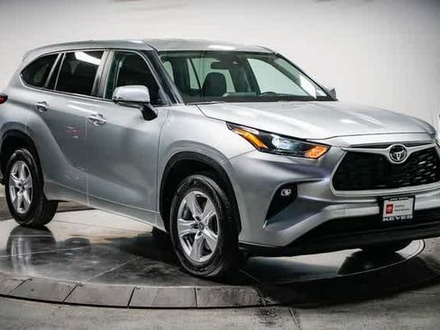 Certified 2023 Toyota Highlander LE image 6
