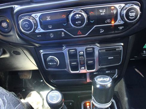 Used 2020 Jeep Wrangler Unlimited Sahara AWD/4WD image 20