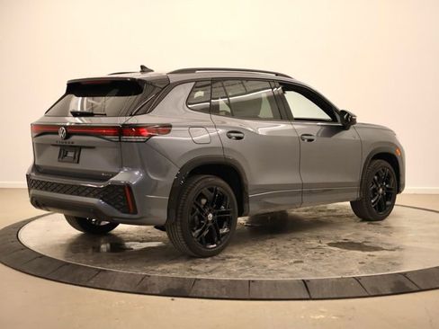 New 2026 Volkswagen Tiguan SE R-Line image 3