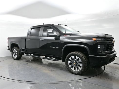 Used 2024 Chevrolet Silverado 2500 Custom w/ Custom Value Package image 1
