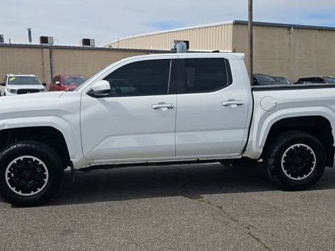 Used 2024 Toyota Tacoma SR5 AWD/4WD image 5