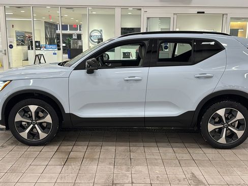 Used 2026 Volvo XC40 B5 Plus w/ Protection Package Premier image 8