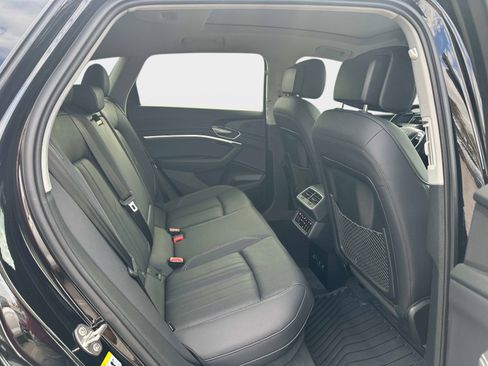 Used 2022 Audi e-tron Premium Plus image 9