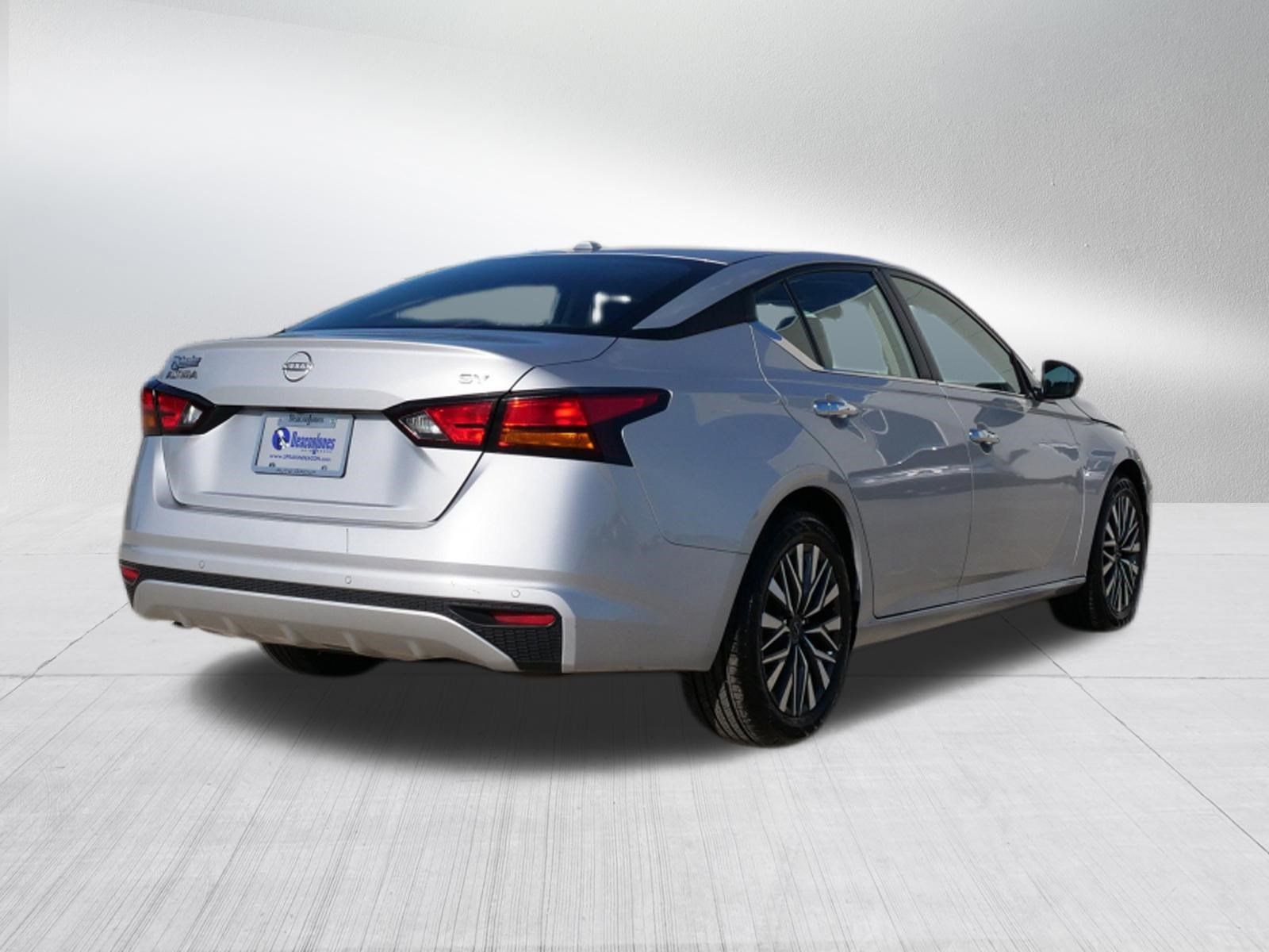 Used 2024 Nissan Altima 2.5 SV FWD image 3