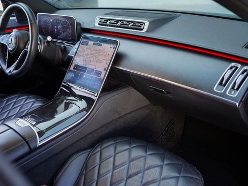 Used 2022 Mercedes-Benz S 580 4MATIC Sedan w/ AMG Line Package image 21