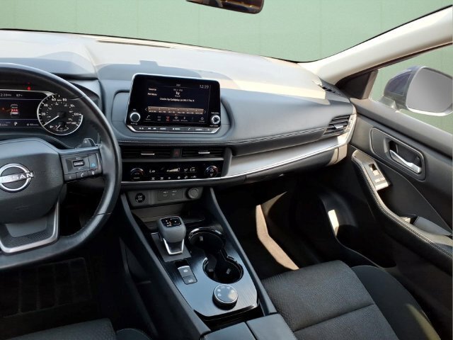 Used 2025 Nissan Rogue SV AWD/4WD image 9