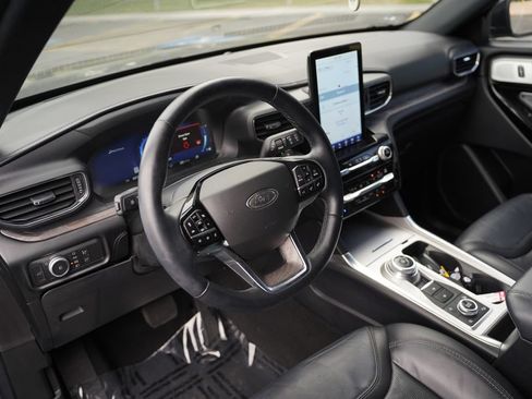 Used 2021 Ford Explorer Platinum w/ Equipment Group 601A AWD/4WD image 9