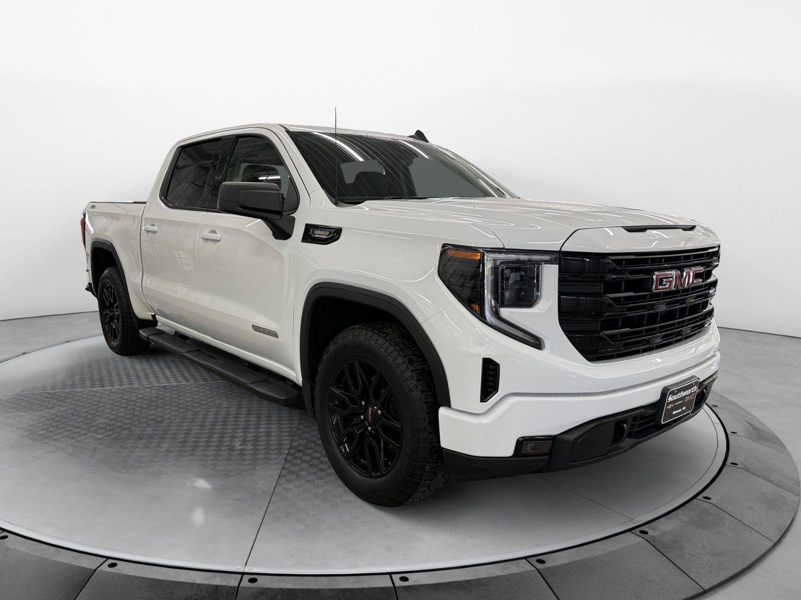 Used 2024 GMC Sierra 1500 Elevation w/ X31 Off-Road Package AWD/4WD image 4