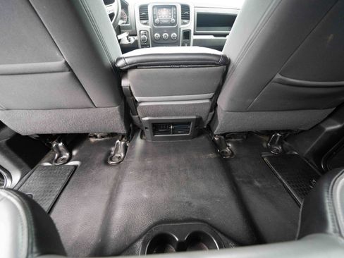 Used 2021 RAM 1500 4x4 Crew Cab Classic w/ Chrome Appearance Group image 21