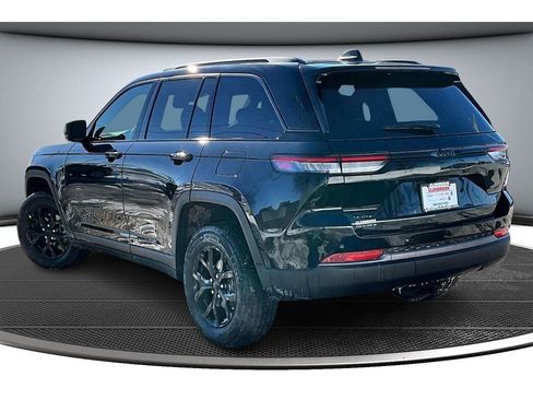 New 2026 Jeep Grand Cherokee Altitude image 4