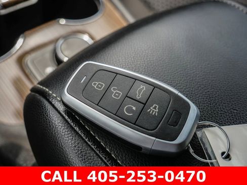 Used 2023 GMC Acadia SLE FWD image 30