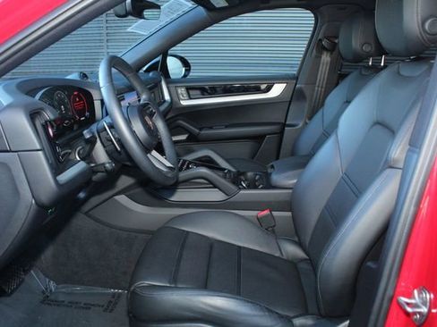 Certified 2025 Porsche Cayenne Coupe image 5