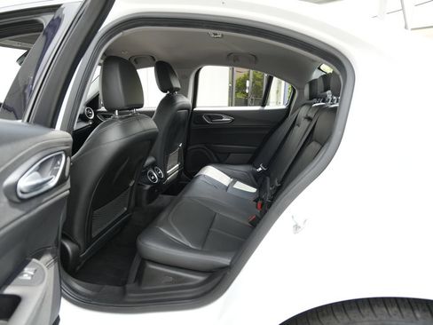 Used 2017 Alfa Romeo Giulia AWD image 25