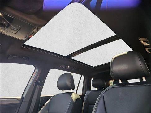 Used 2024 Volkswagen Tiguan SE R-Line FWD image 21