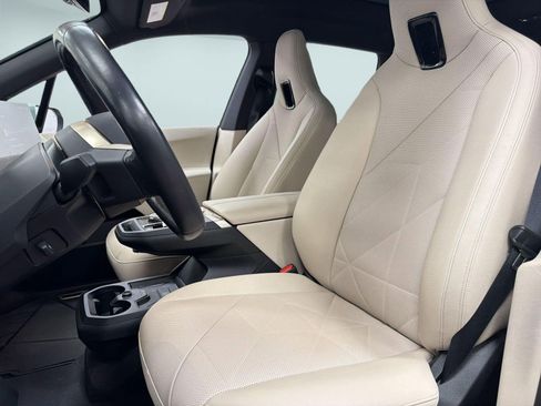 Used 2024 BMW iX xDrive50 w/ Sport Package AWD/4WD image 5